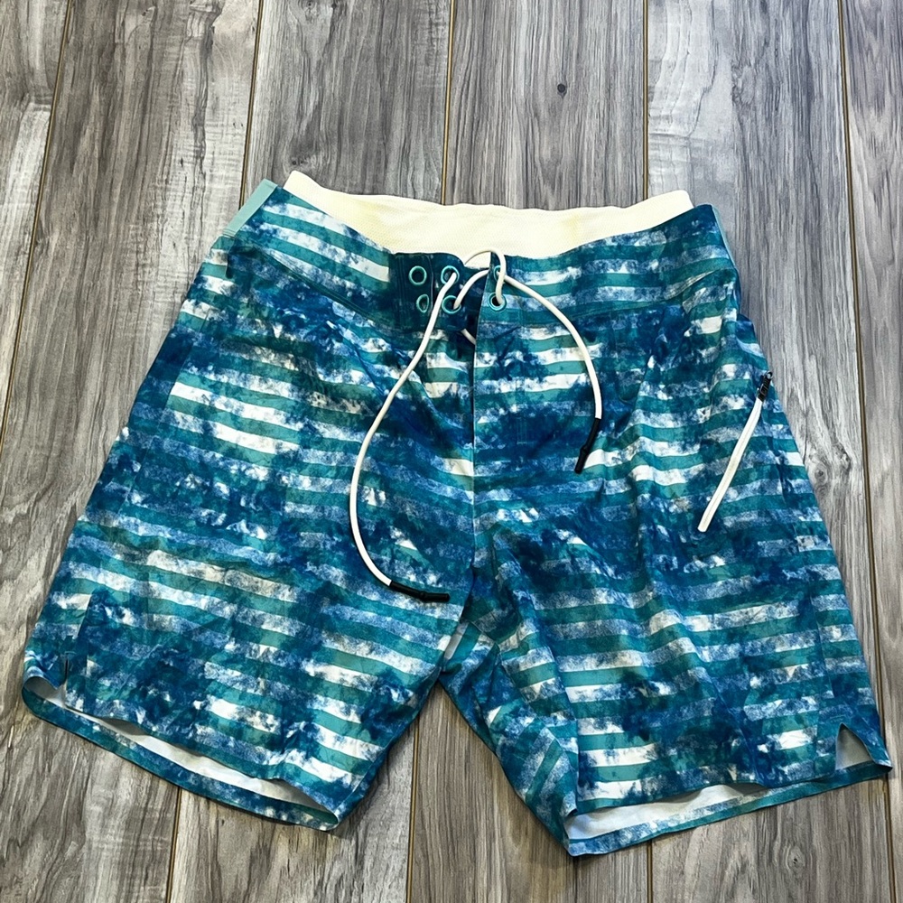 Lululemon El Current 9” Lined Board Shorts| Sz32